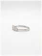 James Moore & Co 0.80ct Round Brilliant Natural Diamond 18ct White Gold Trilogy Ring J27779 - vista alternativa 2