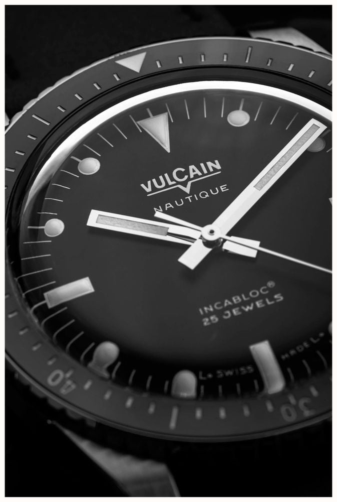 Vulcain Skindiver Nautique Automatic (38mm) Black Dial / Black Tropic Rubber Strap 660170B07.BAR200 - vista alternativa 2