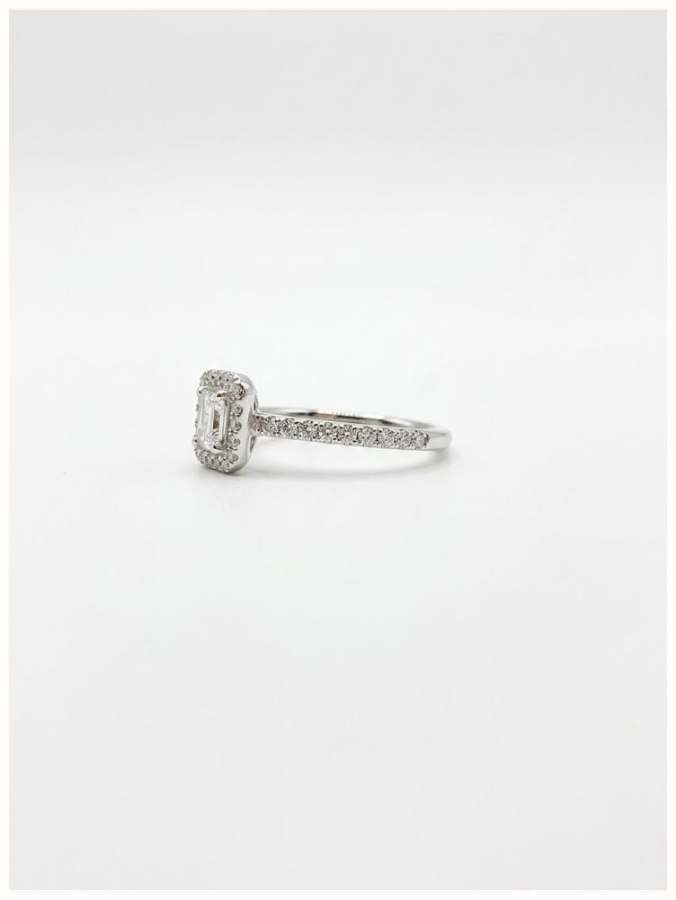 0.32ct Round Brilliant Natural Diamond Platinum Halo Ring ENG29337 - vista alternativa 2