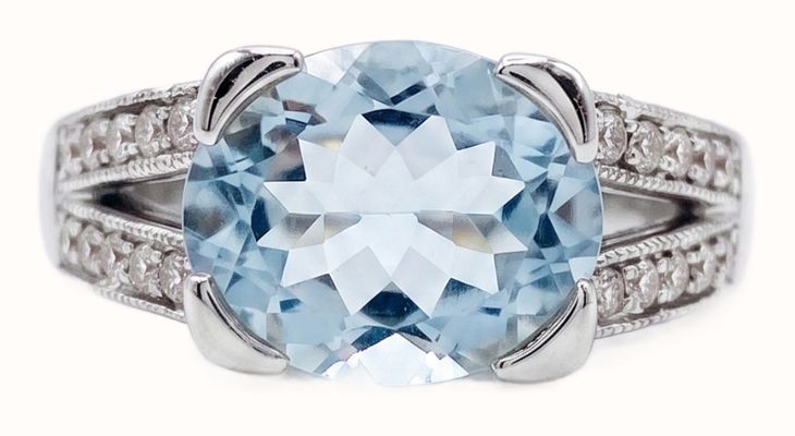 Pre-owned 9ct White Gold Diamond And Aquamarine Ring J32422