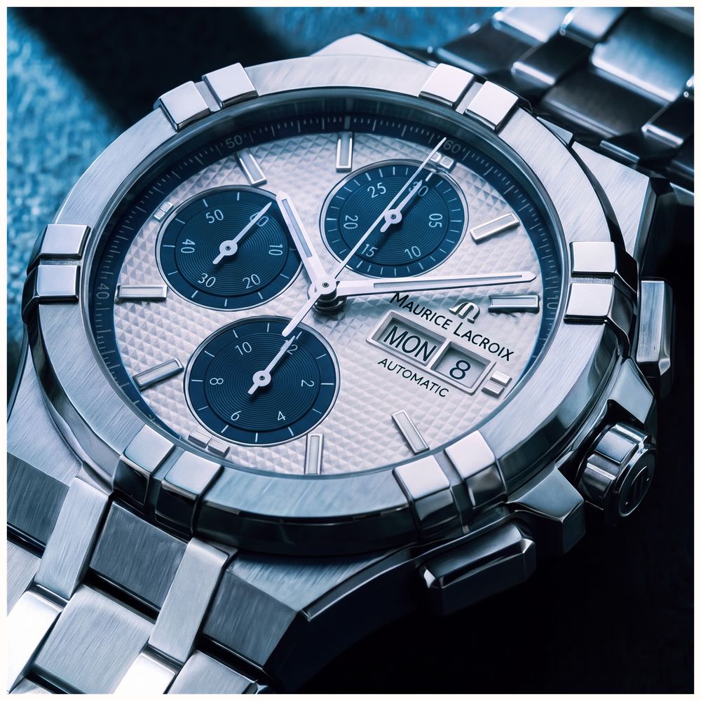 Maurice Lacroix AIKON Automatic Chronograph (42mm) Silver Clous De Paris Dial / Stainless Steel Bracelet Watch AI6218-SS002-230-1 - vista alternativa 2