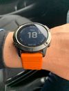 Customer picture of Garmin Nur Quickfit 26-Armband, orangefarbenes Silikon 010-12864-01