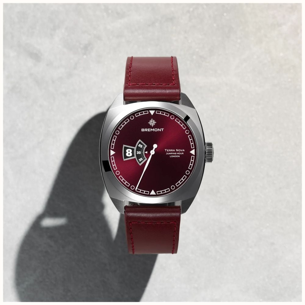 Bremont Terra Nova Jumping Hour Automatic (40.5mm) Burgundy Sunray Lacquered Dial / Burgundy Leather Strap TN40-JH-SS-BG-L-S - vista alternativa 7