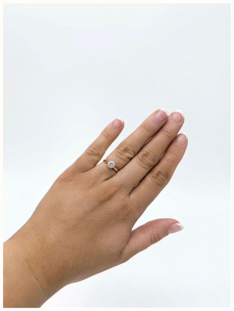 James Moore & Co Pre-Owned 18ct Yellow Gold 0.92ct Round Brilliant Cut Solitare Ring J63131 - vista alternativa 4