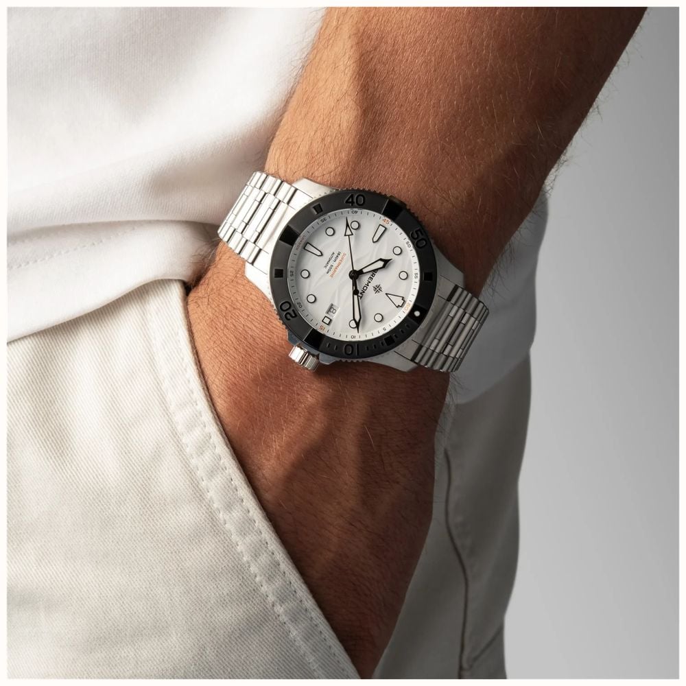 Bremont Supermarine 500M Automatic (43mm) Polar White 3D Wave Pattern Dial / Stainless Steel Bracelet SM43-DT-SS-WH-B - vista alternativa 7