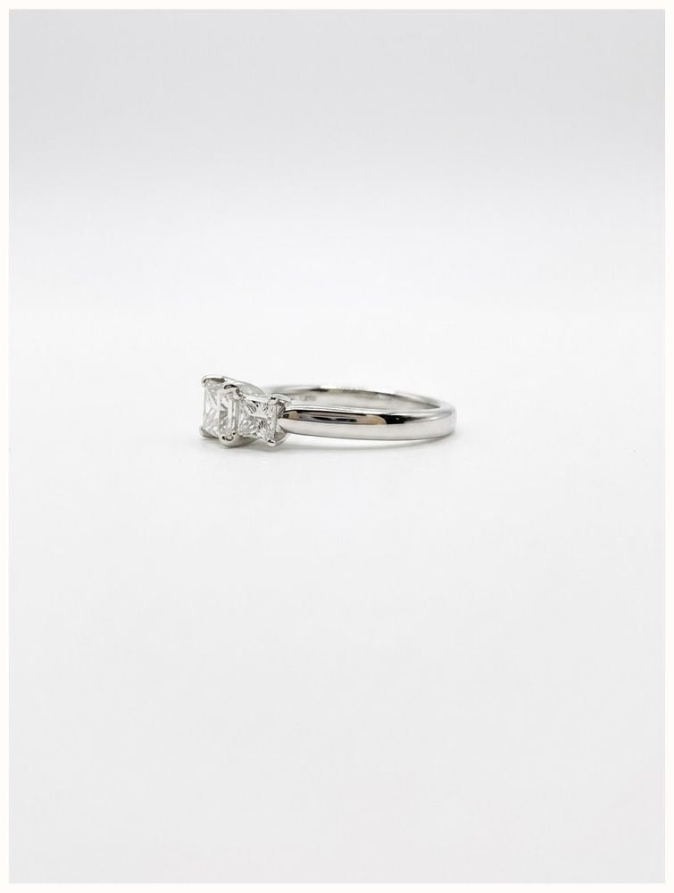 1.09ct Princess Natural Diamond Platinum Trilogy Ring J60207 - vue alternative 2