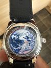Customer picture of Timex Orologio Q Timex NASA Special Edition multifunzione (40 mm) con quadrante nero e cinturino in pelle nera. TW2Y56800