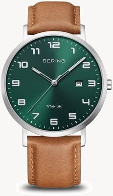 Bering Titane | cadran vert soleillé avec guichet de date | bracelet en cuir marron | boîtier en titane brossé 18640-568