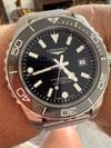 Customer picture of LONGINES Hydroconquest Automatik (42 mm) mit schwarzem Lackzifferblatt und Edelstahl-Mesh-Armband L37884706
