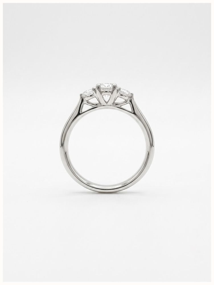 0.52ct Round Brilliant Natural Diamond Platinum Trilogy Ring J38724 - alternative Ansicht 3