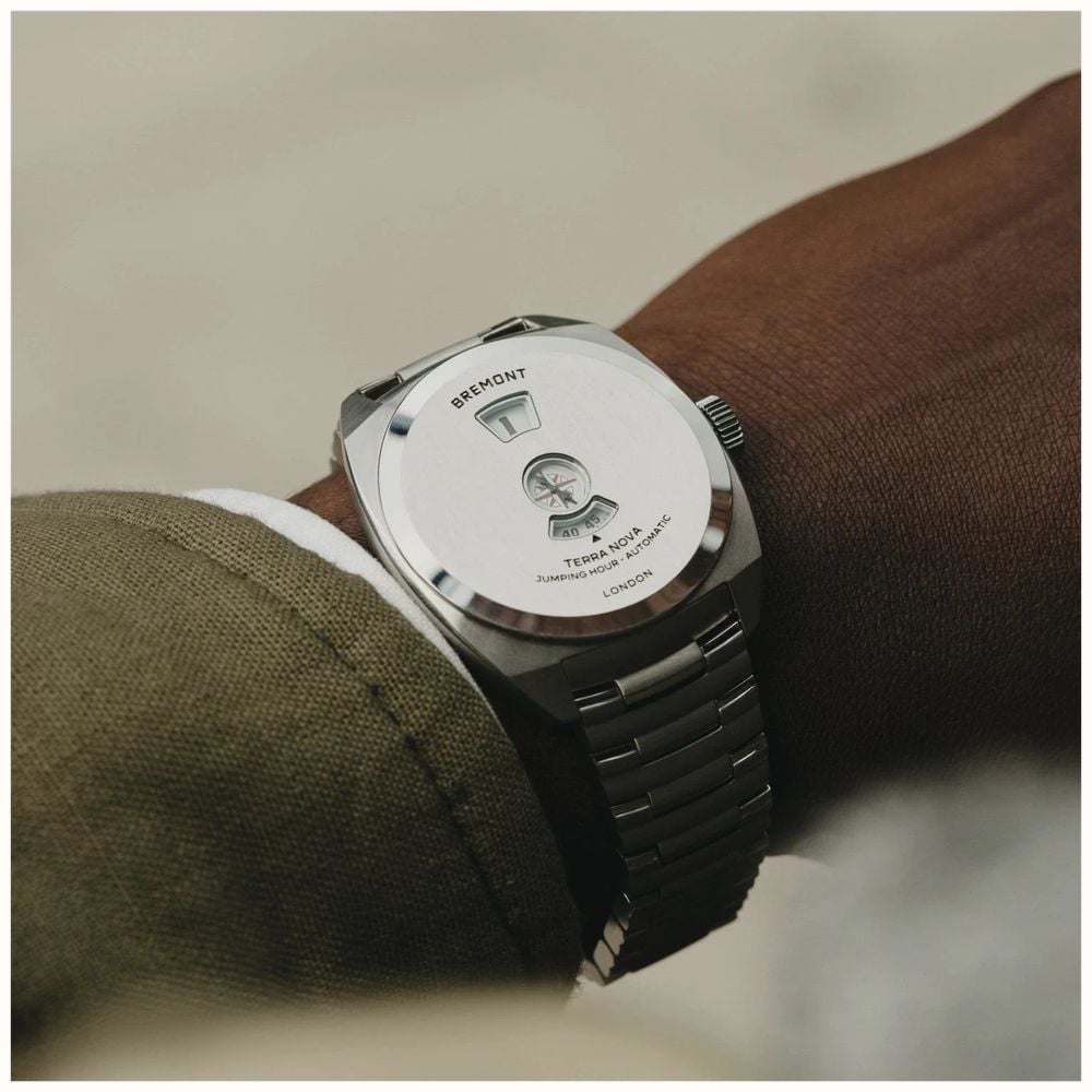 Bremont Terra Nova Jumping Hour Automatic (38mm) Closed-Case Dial / Stainless Steel Bracelet TN38-JH-SS-CC-B - vista alternativa 6