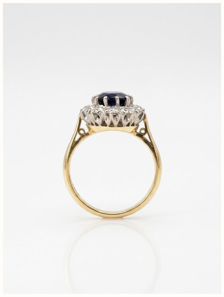 James Moore & Co Pre-Owned 18ct Yellow Gold Platinum Head Royal Blue 2.50ct Sapphire & 1.10ct Diamond Cluster Halo Ring J18130 - autre vue 2