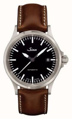 Sinn 556 i オートマティック（38.5mm）ブラックダイアル / ブラウンレザーストラップウォッチ 556.010