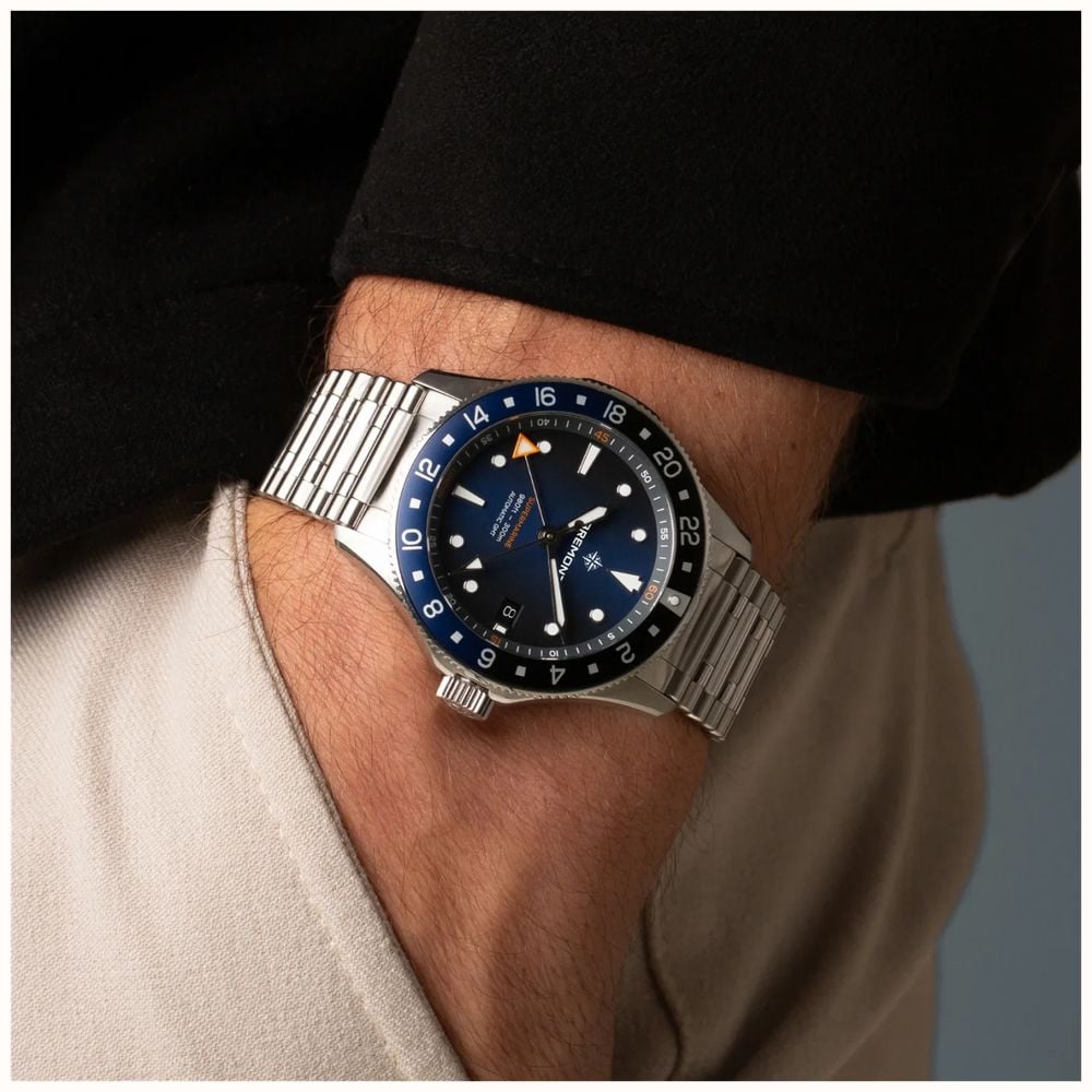 Bremont Supermarine 300M GMT Limited Edition (40mm) 'Glacier' Blue Gradient Dial / Stainless Steel Bracelet SM40-GMT-SS-BLBK-B - alternate view 6
