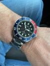 Customer picture of Seiko Мужские часы prospex 42,8 мм с солнечным сапфиром | синий и красный безель | черный циферблат | браслет из нержавеющей стали SNE591P1