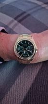 Customer picture of BOSS Atea (38 mm) groene wijzerplaat / gouden roestvrijstalen armband 1502714
