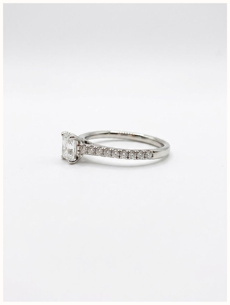 0.52ct Radiant Natural Diamond Platinum Solitaire Side Stone Ring J68153 - vista alternativa 2