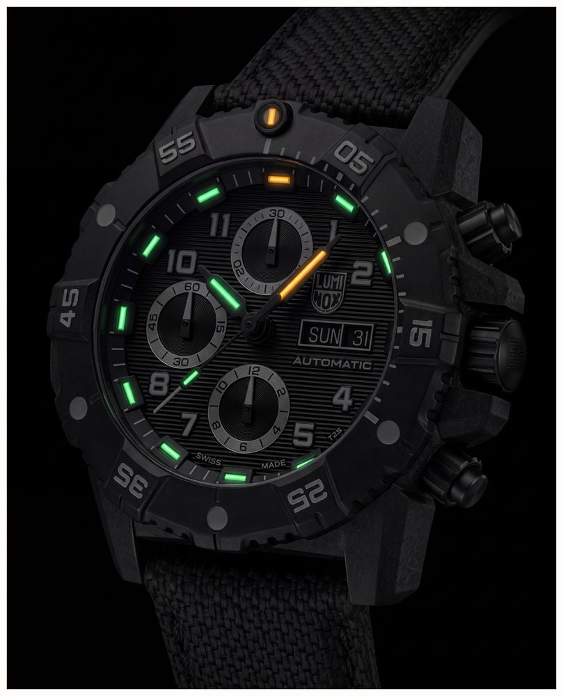 Luminox Master Carbon SEAL Auto Chrono 3880 Series (45mm) Black Dial / Black Technical Matrix Leather Strap Watch XS.3881 - vista alternativa 10