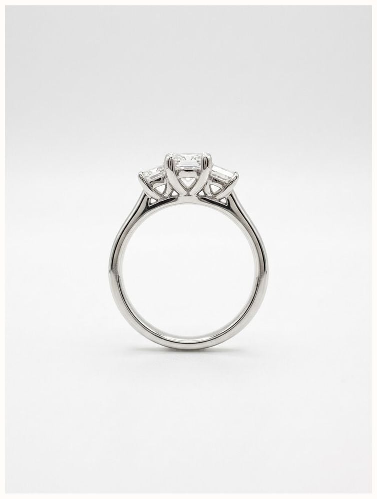 1.09ct Princess Natural Diamond Platinum Trilogy Ring J60207 - vue alternative 3