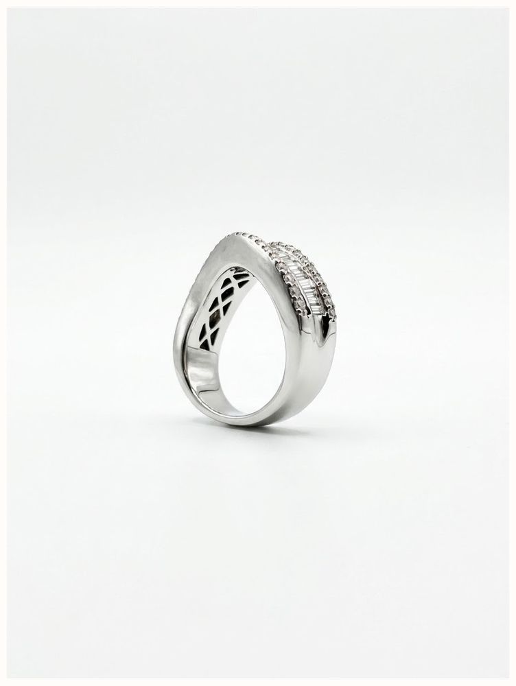 Baguette And Round Brilliant Natural Diamond 18ct White Gold Cocktail Ring JM4539 - vista alternativa 3