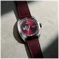 Bremont Terra Nova Jumping Hour Automatic (40.5mm) Burgundy Sunray Lacquered Dial / Burgundy Leather Strap TN40-JH-SS-BG-L-S - vista alternativa 8