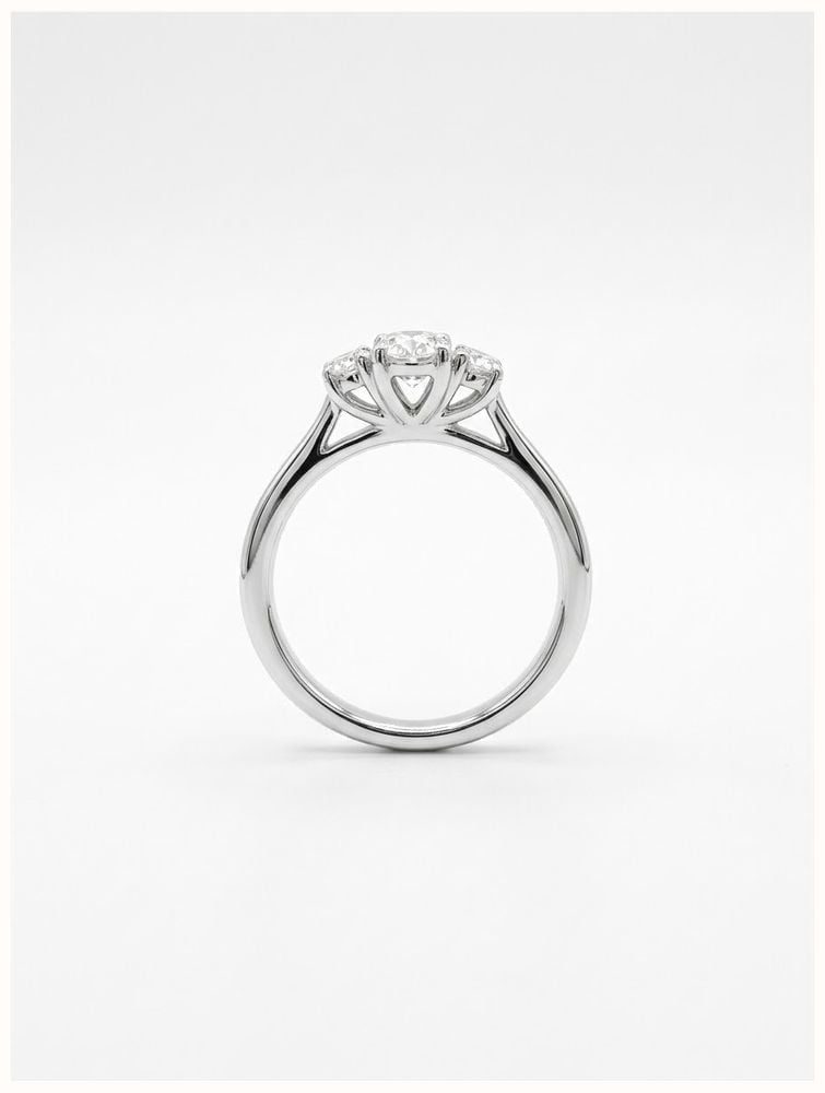 0.89ct Oval Natural Diamond Platinum Trilogy Ring J25396 - 別ビュー 3