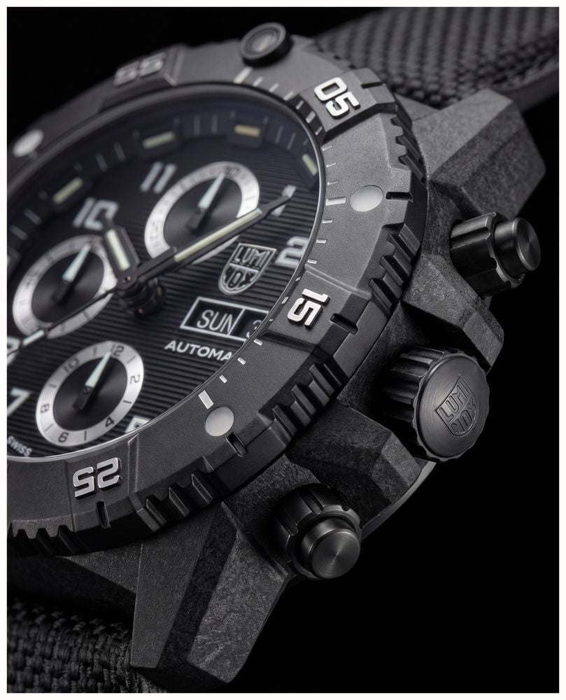 Luminox Master Carbon SEAL Auto Chrono 3880 Series (45mm) Black Dial / Black Technical Matrix Leather Strap Watch XS.3881 - vista alternativa 9