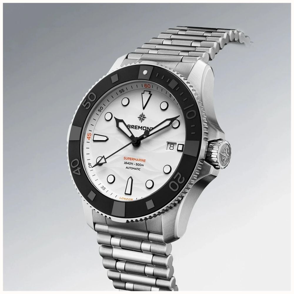 Bremont Supermarine 500M Automatic (43mm) Polar White 3D Wave Pattern Dial / Stainless Steel Bracelet SM43-DT-SS-WH-B - vista alternativa 3