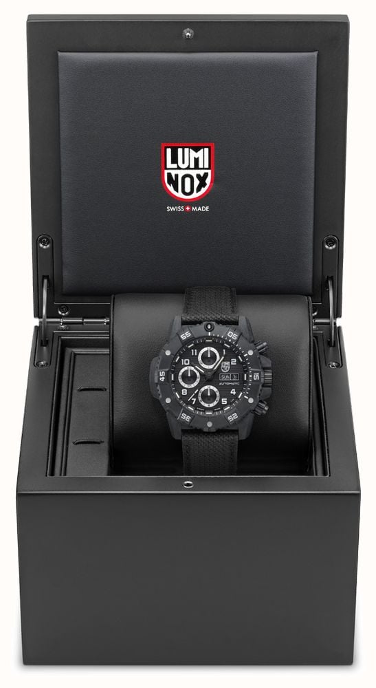 Luminox Master Carbon SEAL Auto Chrono 3880 Series (45mm) Black Dial / Black Technical Matrix Leather Strap Watch XS.3881 - vista alternativa 15