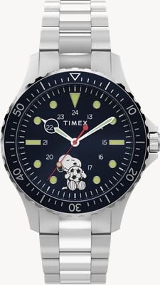 Timex Relógio Snoopy Snoopy Soccer (41mm) com mostrador azul escuro e pulseira de aço inoxidável. TW2Y53900