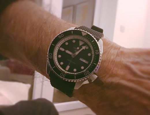 Seiko 5 Sport | Suits | Automatic | Black Dial | Black Rubber