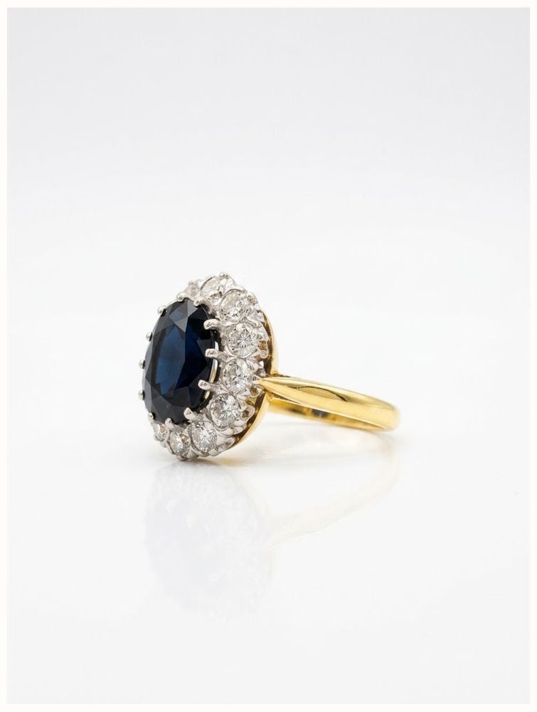 James Moore & Co Pre-Owned 18ct Yellow Gold Platinum Head Royal Blue 2.50ct Sapphire & 1.10ct Diamond Cluster Halo Ring J18130 - autre vue 3