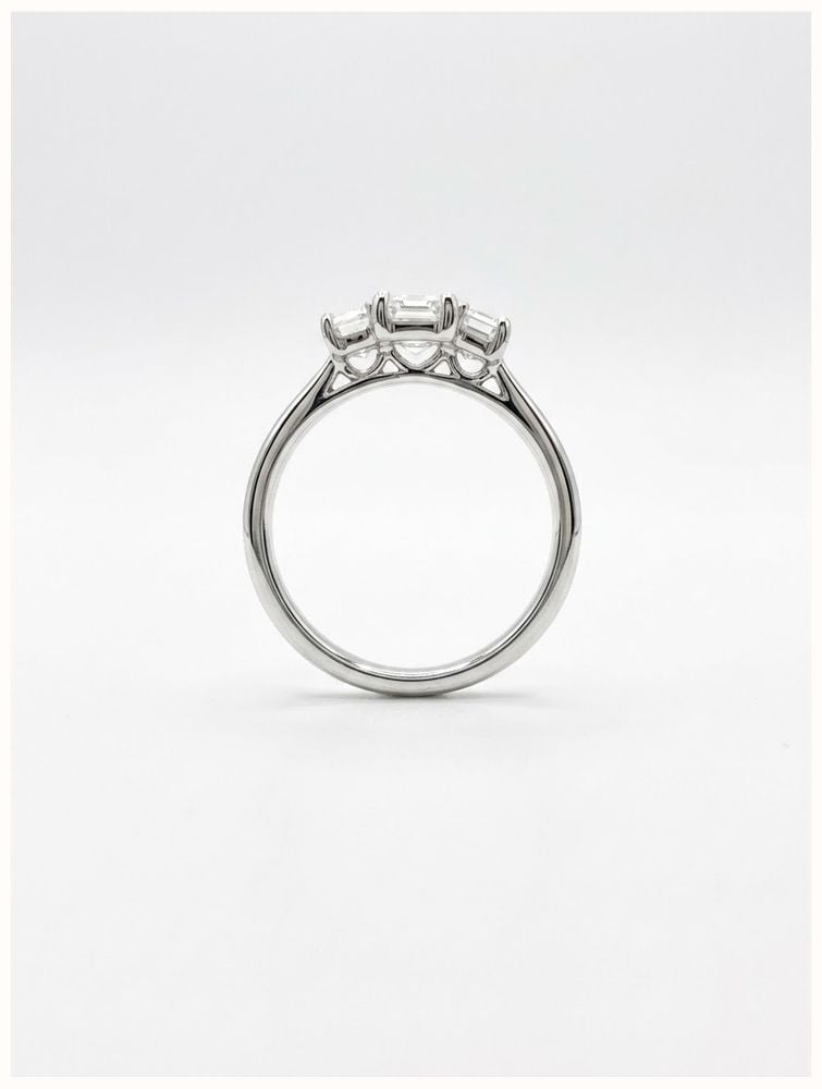 1.03ct Emerald Natural Diamond Platinum Trilogy Ring J7378 - 別ビュー 3