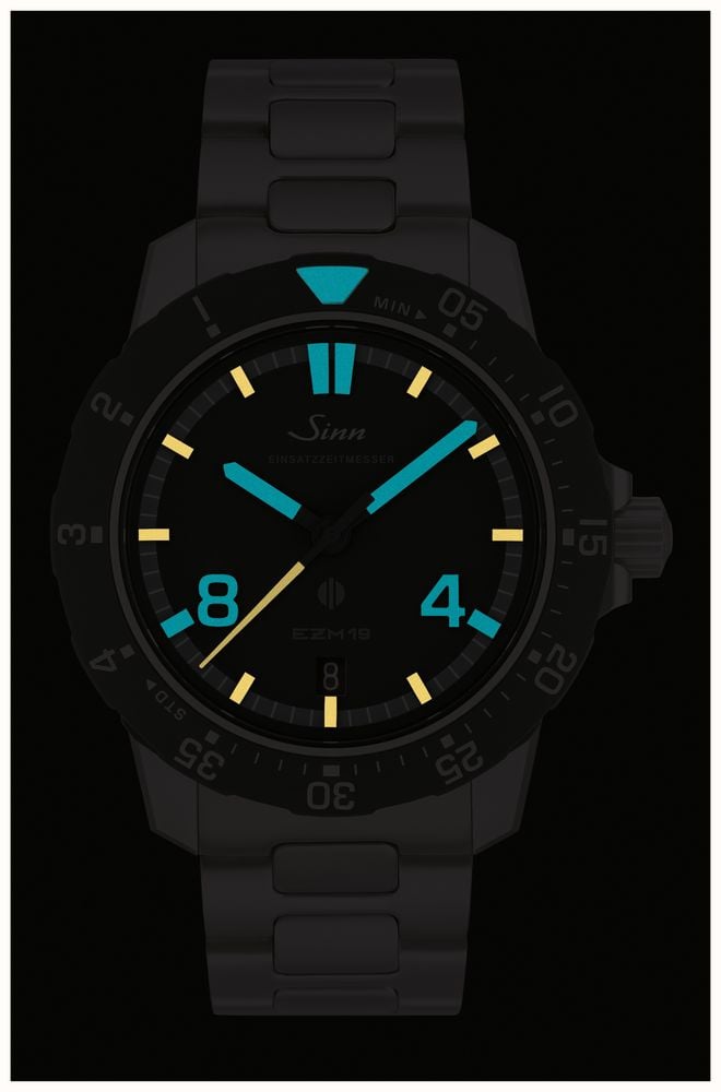 Sinn EZM 19 Mission Timer Automatic (41mm) Matte Black Dial / Stainless Steel H-Link Bracelet 119.010 - vista alternativa 2