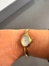 Customer picture of Rosefield Bracciale rigido misura S (19 mm) quadrante madreperla / orologio bracciale rigido in acciaio inossidabile placcato oro STWGSG-ST04