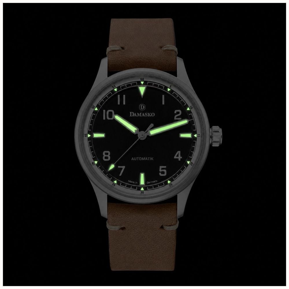 Damasko DF10 Three-Hand Automatic (39mm) Old Radium Black Dial / 'Vintage' Brown Leather Strap Watch DF10-AUTO RADIUM - autre vue 4
