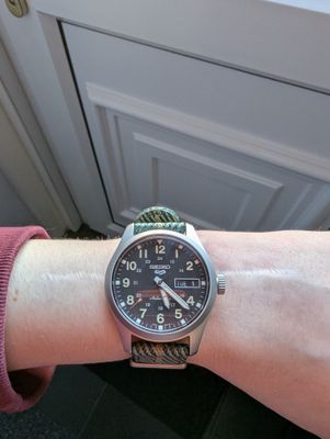 Seiko 5 'Green Zone' Midfield Sports Style SRPJ85K1 - First Class