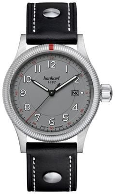 Hanhart Pioneer One Automatik (42 mm), graues Zifferblatt / schwarzes Lederarmband mit Nieten - m 762.240-0010
