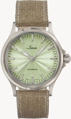 Sinn 556本限定版「300本のうちの1本」（38.5mm）セージギョーシェ文字盤 / ブラウンキャンバスストラップ 556.0123 CANVAS