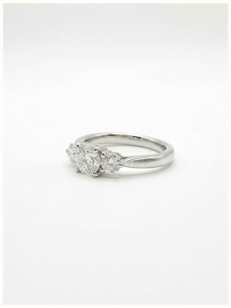 0.52ct Round Brilliant Natural Diamond Platinum Trilogy Ring J38724 - alternative Ansicht 2