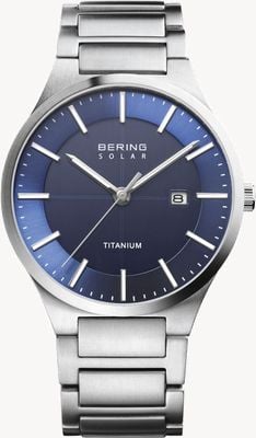 Bering Solaire fin (39 mm) cadran bleu / bracelet en titane 15239-777
