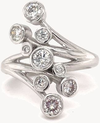18ct White Gold 9 Diamond Stone Ring J31005