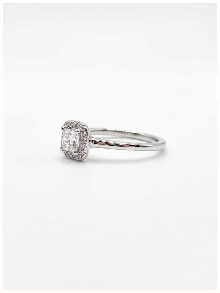 0.31ct Princess Natural Diamond Platinum Halo Ring ENG4981 - alternative Ansicht 2