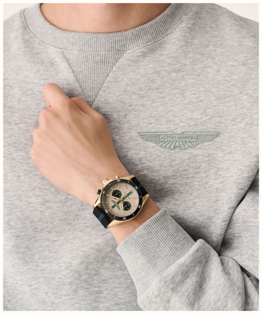 Aston Martin Thrill CLP Quartz Chronograph (45mm) Champagne Dial / Black & Podium Green Flex Strap MTRL1F601 - vista alternativa 4