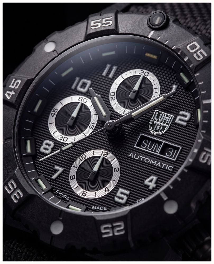 Luminox Master Carbon SEAL Auto Chrono 3880 Series (45mm) Black Dial / Black Technical Matrix Leather Strap Watch XS.3881 - vista alternativa 8