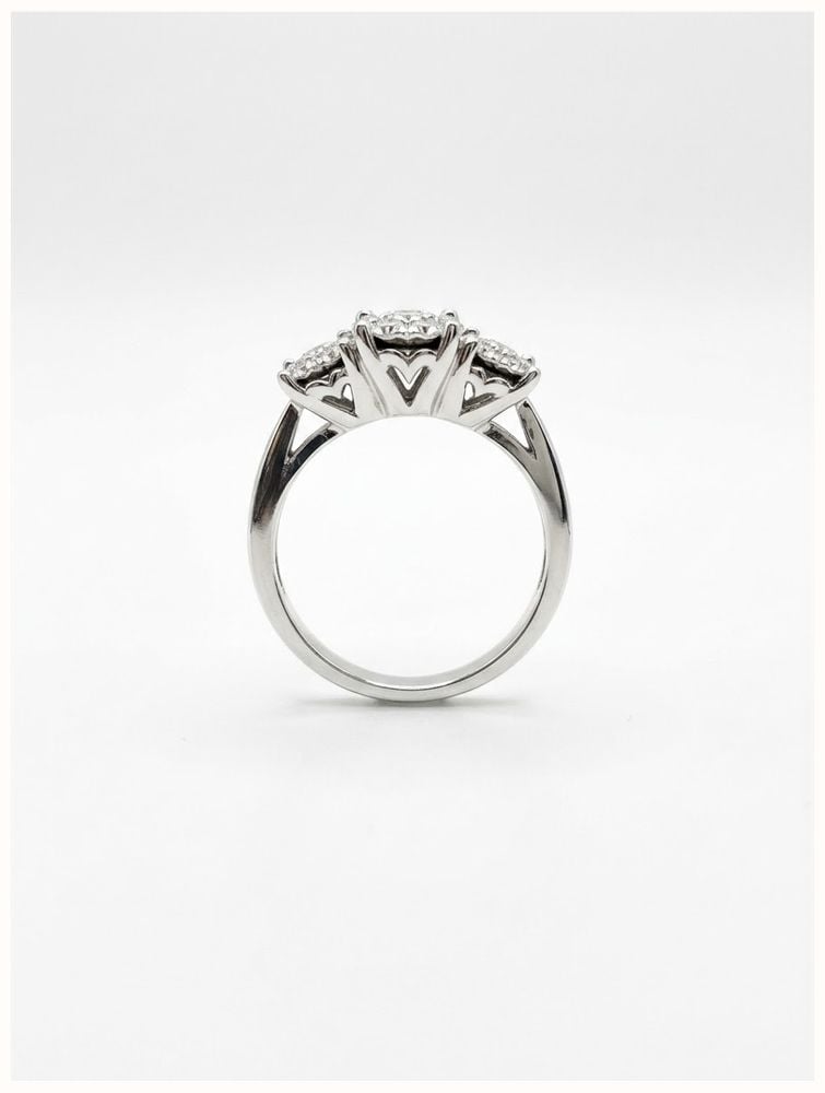 Round Brilliant Natural Diamond 18ct White Gold Trilogy Ring JM2793 - vista alternativa 3