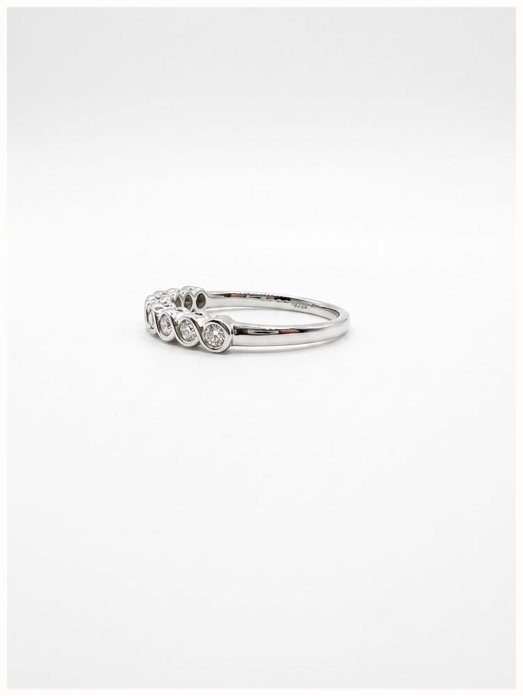 James Moore & Co 0.20ct Round Brilliant Natural Diamond 18ct White Gold Half Eternity Ring J49913 - 备用视图 2