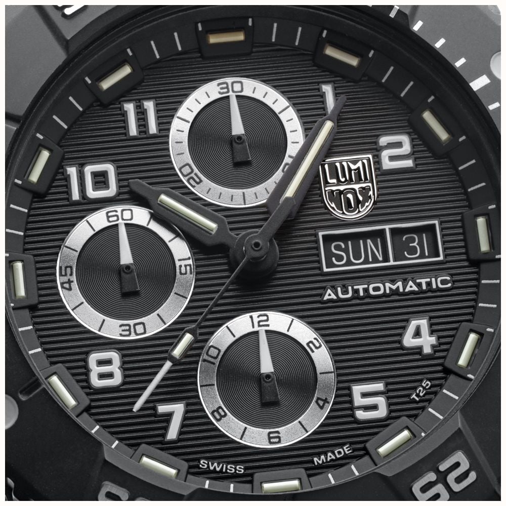 Luminox Master Carbon SEAL Auto Chrono 3880 Series (45mm) Black Dial / Black Technical Matrix Leather Strap Watch XS.3881 - vista alternativa 6